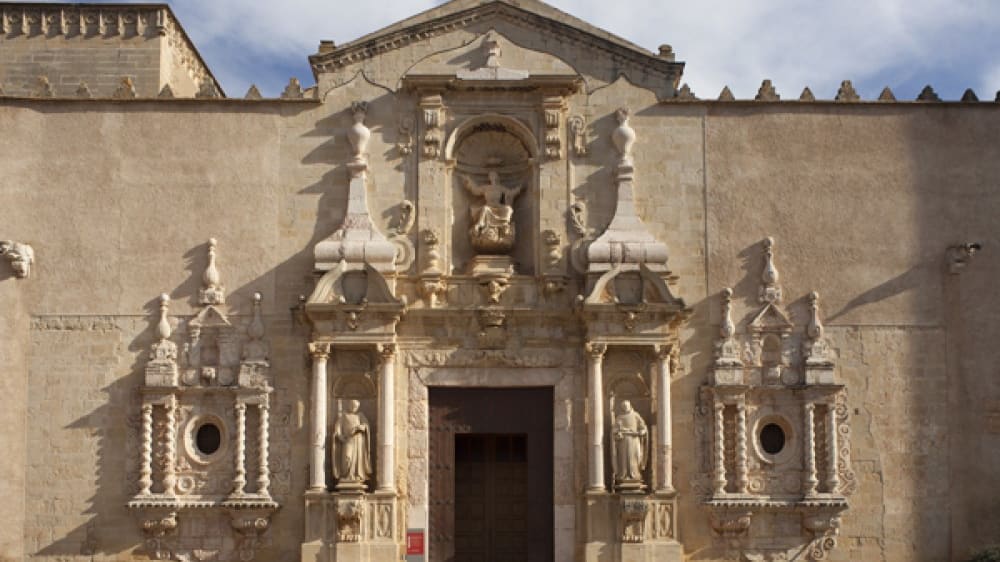 החזית בסגנון הבארוק של מוֹנֶסטיר דֶה פּוֹבּלֶט