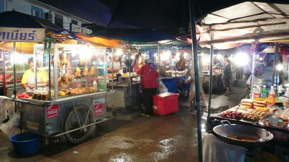 שוק הלילה של שבת בתוֹנג סָלָה 