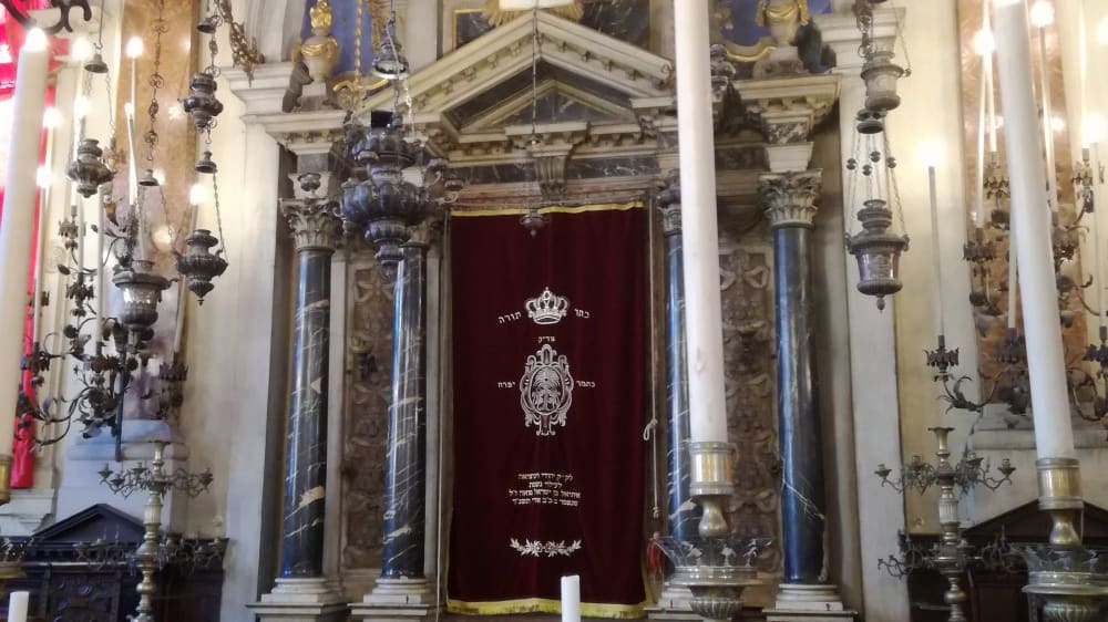 ארון הקודש בבית הכנסת הספרדי