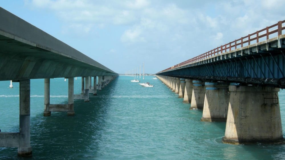 גשר שבעת המיילים החדש והגשר הישן המקביל לו