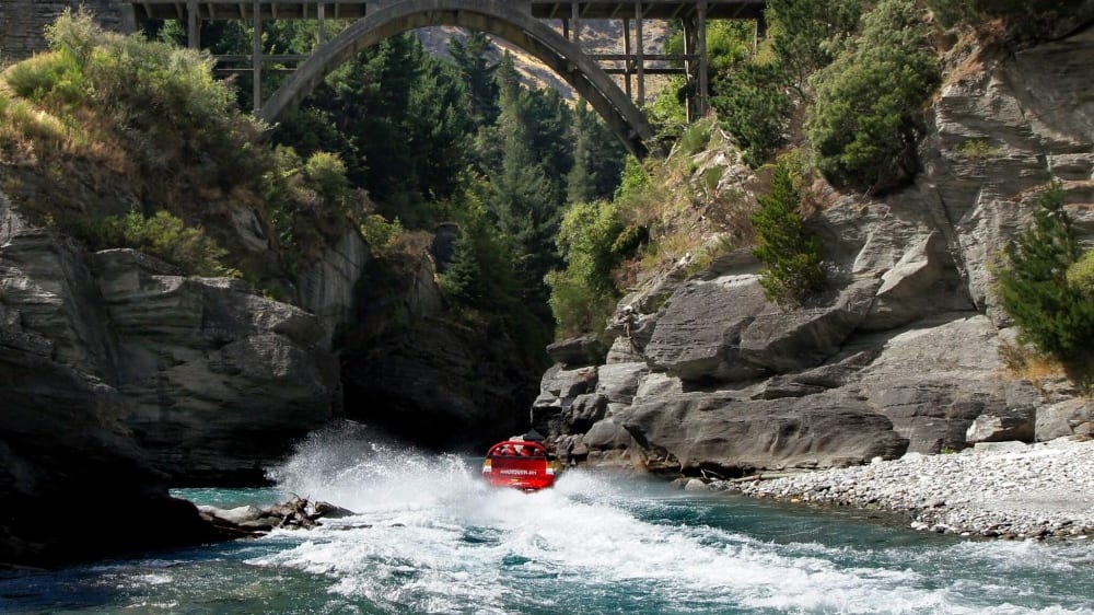 שיט בסירת סילון בנהר שוטובֶר