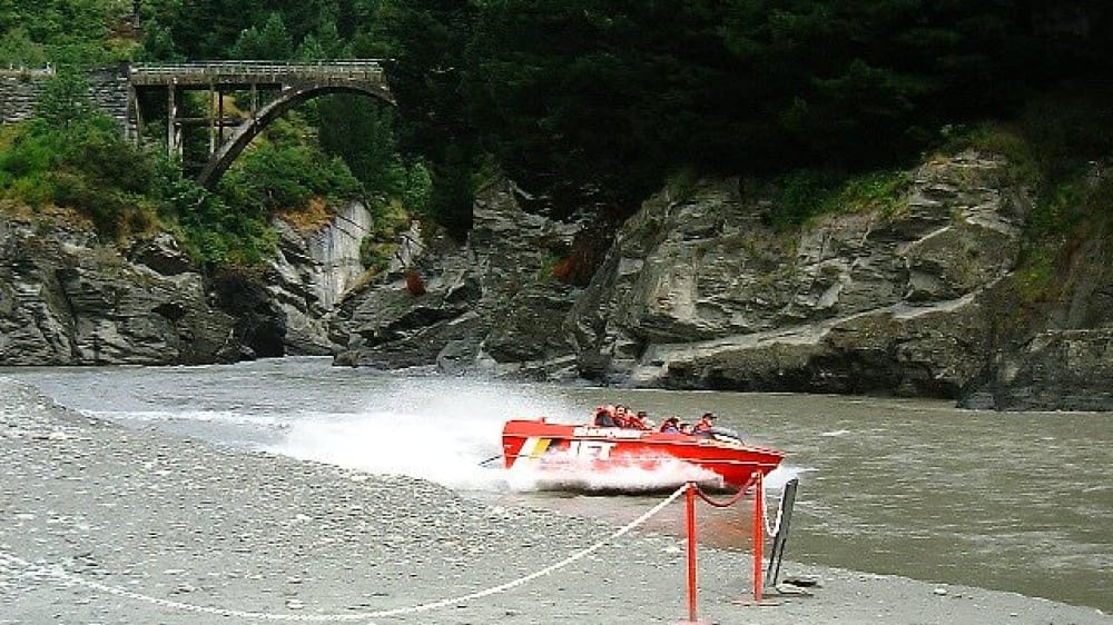 שיט בסירת סילון בנהר שוטובֶר