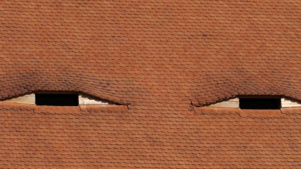 החלונות דמויי העפעפיים שבעיר העתיקה זכו לכינוי "העיניים של סיביו"