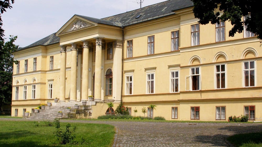 ארמון דוֹלנָה קרוּפָּה