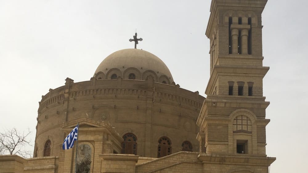 הכנסייה - מבט מבחוץ