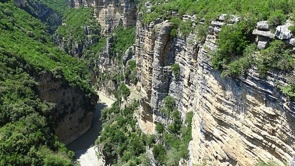 המראה מהגשר התלוי בקוֹרוֹבוֹדָה