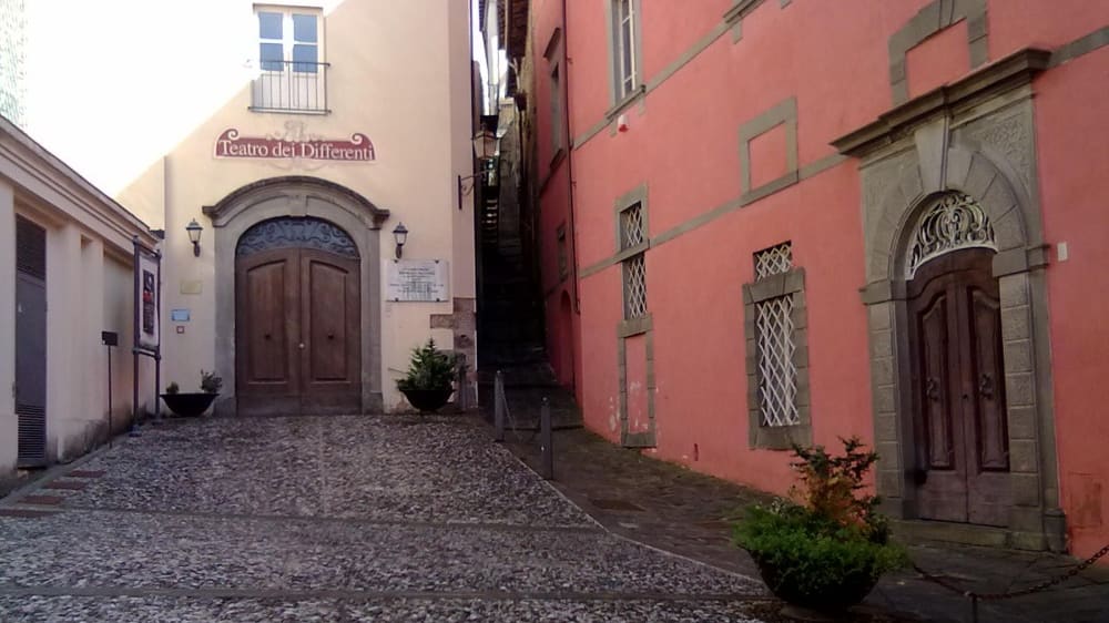 תיאטרו דֵיי דיפֶרֶנטי