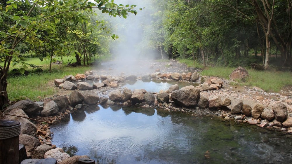 בריכת הביצים הרותחת