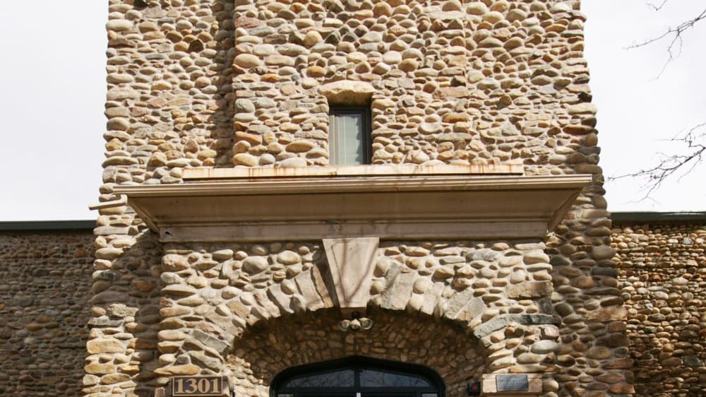 הנשקייה הישנה בגולדן