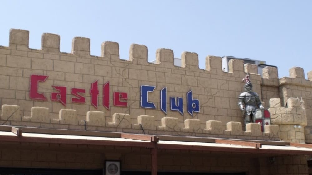 The Castle Club, אָיָה נאפָּה