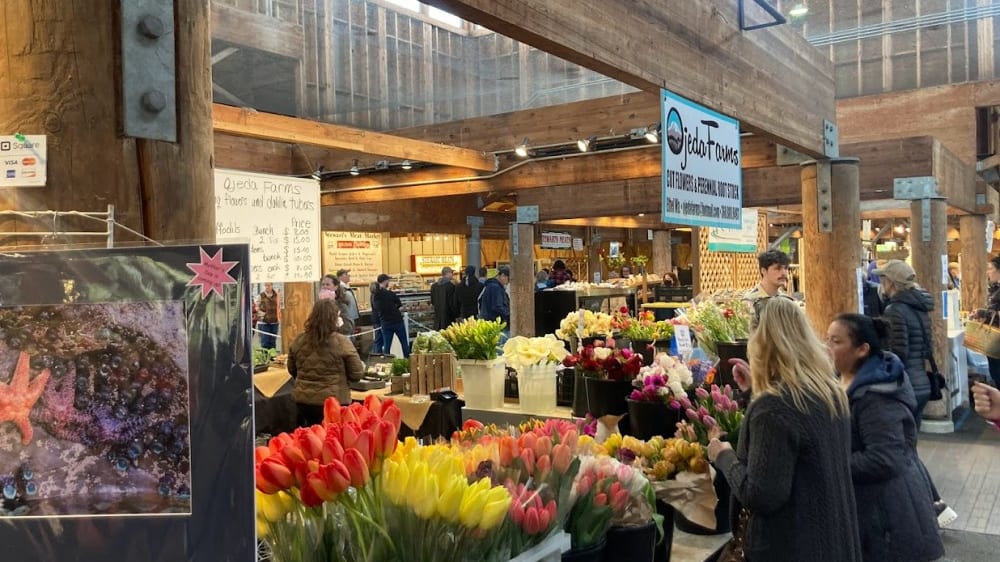 דוכני פרחים בשוק האיכרים של אולימפיה