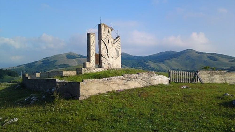 אנדרטה לנופלים במלחמת העולם השניה 