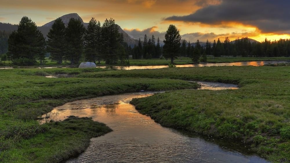 אחו טוּאולֶמי בשקיעה