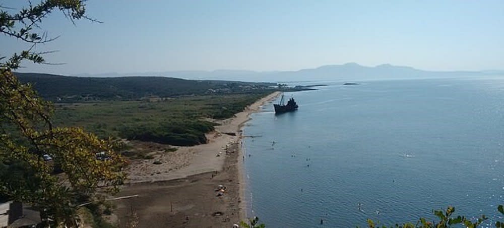 הספינה הטרופה בחוף וָלְטאקי