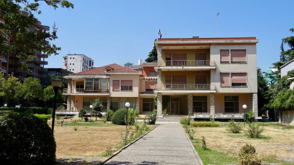 ביתו של אֶנווֶר הוֹגָ׳ה