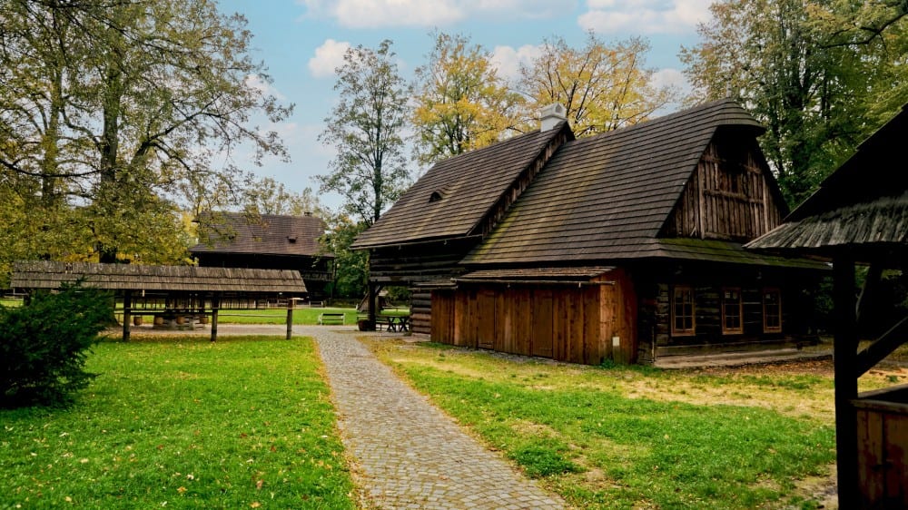 המוזיאון הפתוח לחיי הוָולאכִים ברוֹזְ׳נוֹב פּוֹד ראדְהוֹשְטֶם