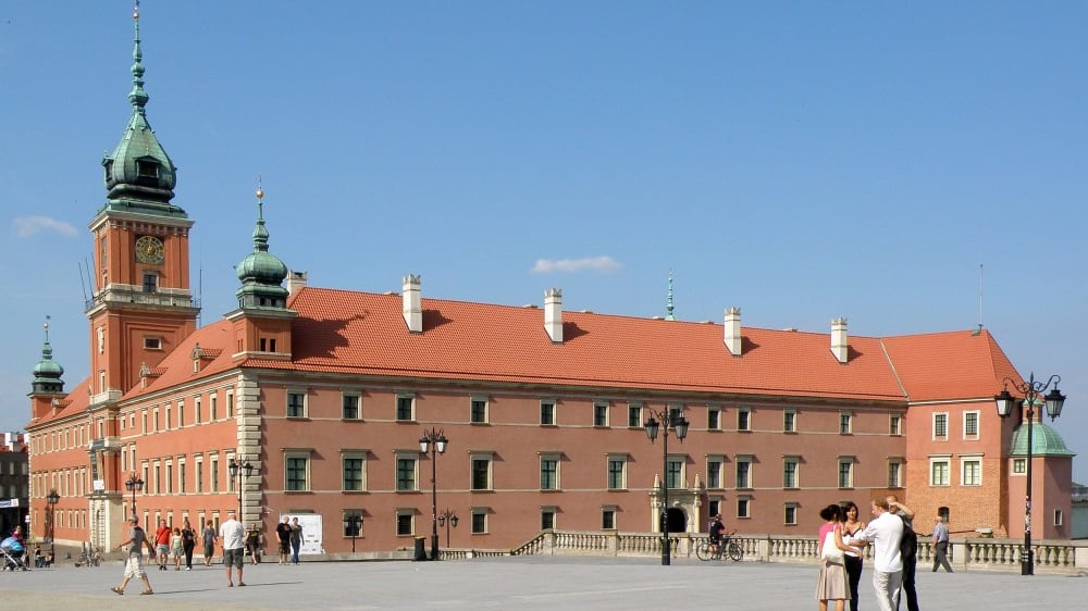 מגדל השעון הוא שער הכניסה לטירה המלכותית