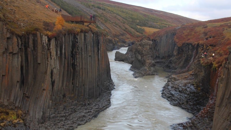 מרפסת התצפית על נקיק סטוּד׳לאגיל (משמאל למעלה)