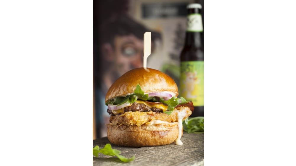 המבורגר מעורר תיאבון במסעדת Skaptobara