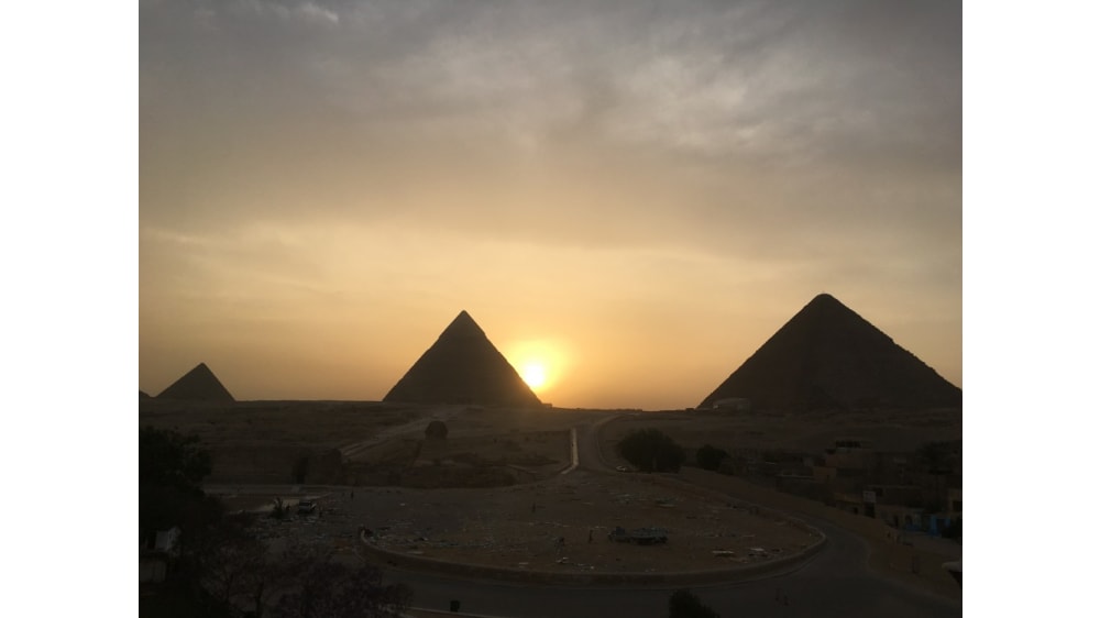 הפירמידות בשקיעה