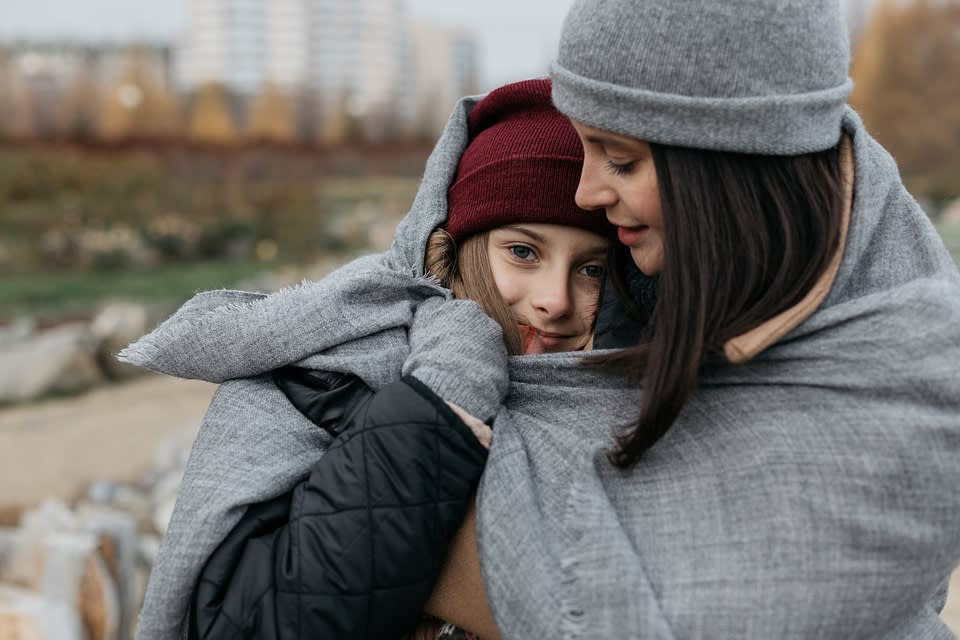 mom supports her daughter