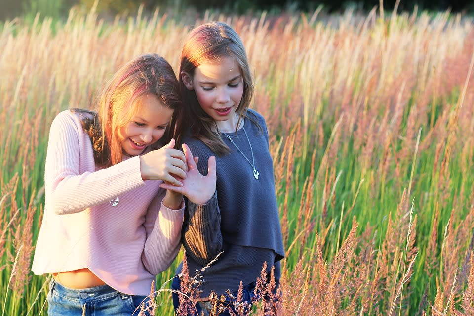 teenage girls friends