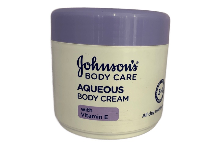 Johnson aqueous body care cream with vitamin E 350ML