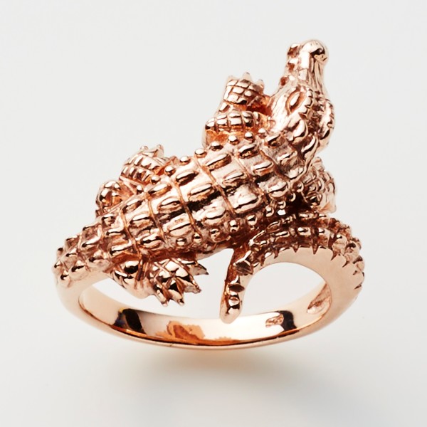 Gold crocodile ring top