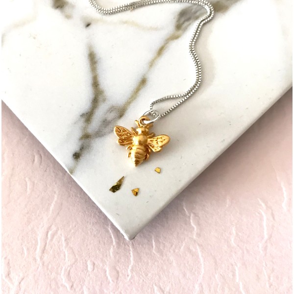 Queen bee necklace top