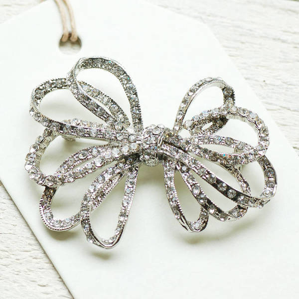 Ribbon outlet bow brooch