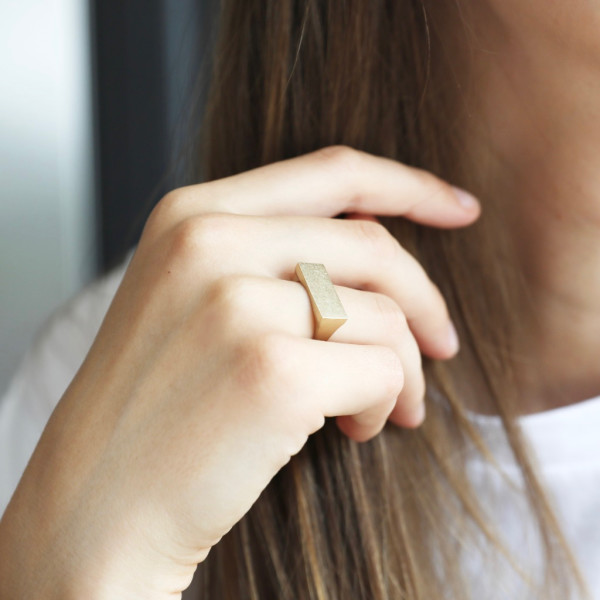 Bar store signet ring