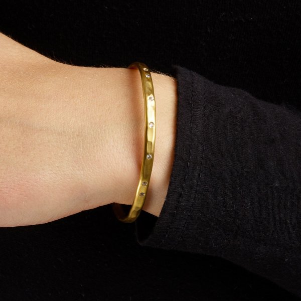 White gold torque bangle top