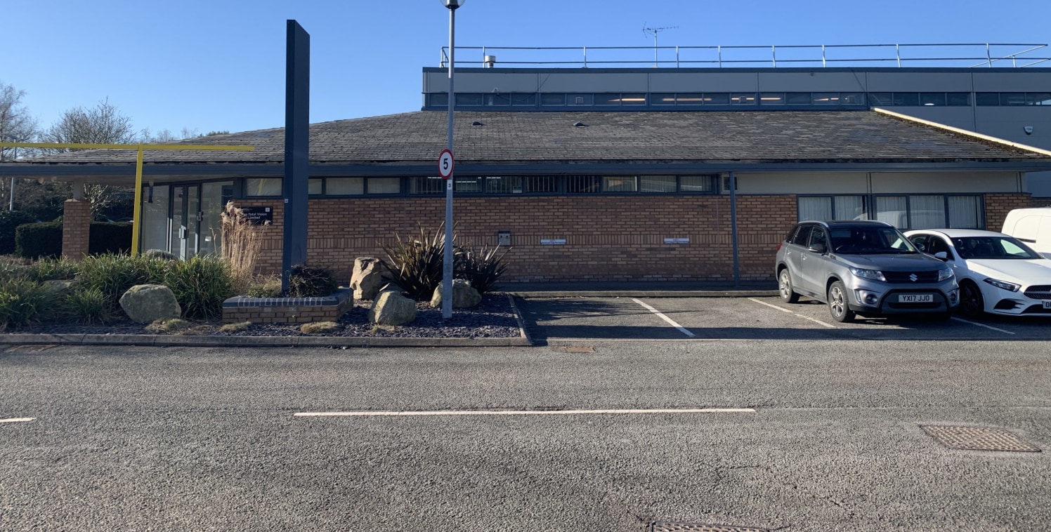 High quality offices. Electric roller shutter door. 5.14m eaves. Halogen spot lighting. Gas heaters. Concrete floor. Currently under offer.