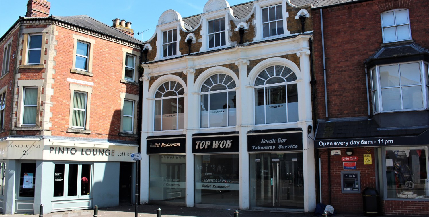 22 High Street, Banbury provides an imposing building situated in a good retail position within Banbury Town Centre adjacent to the pedestrianized area of the High Street and is neighbouring Tesco Express, Pinto Lounge Bar and Matthew Grant Hairdress...