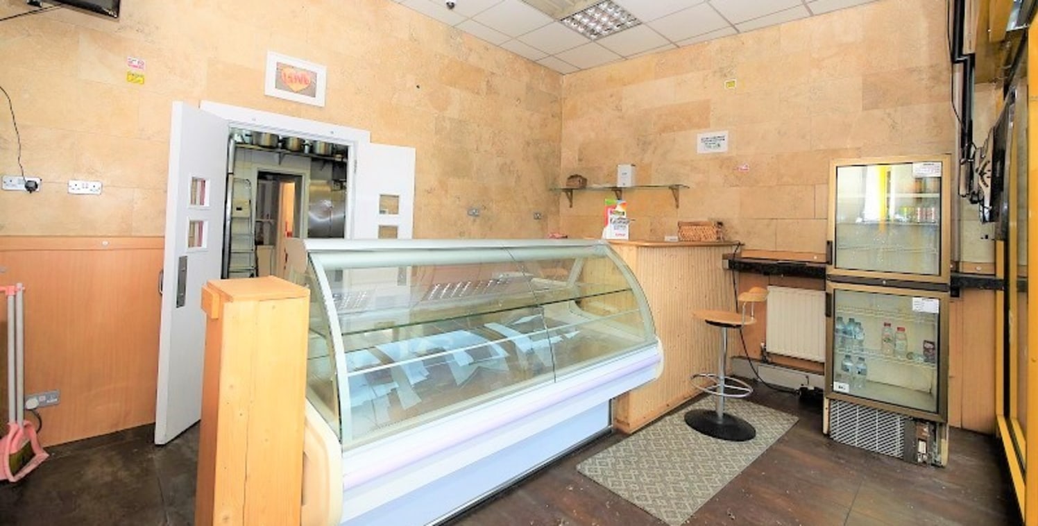 We are pleased to bring to the market this business opportunity A3 shop. Located in a fantastic location.