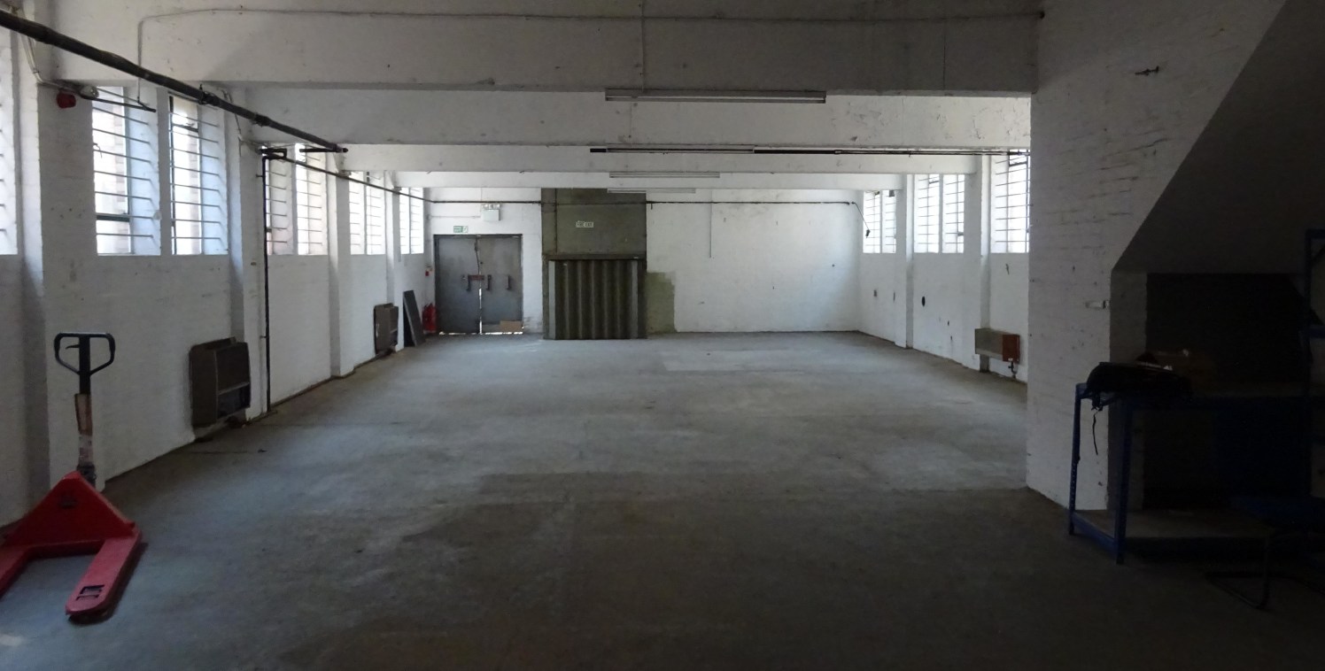 Ground floor warehouse/industrial unit very close to Romford town centre