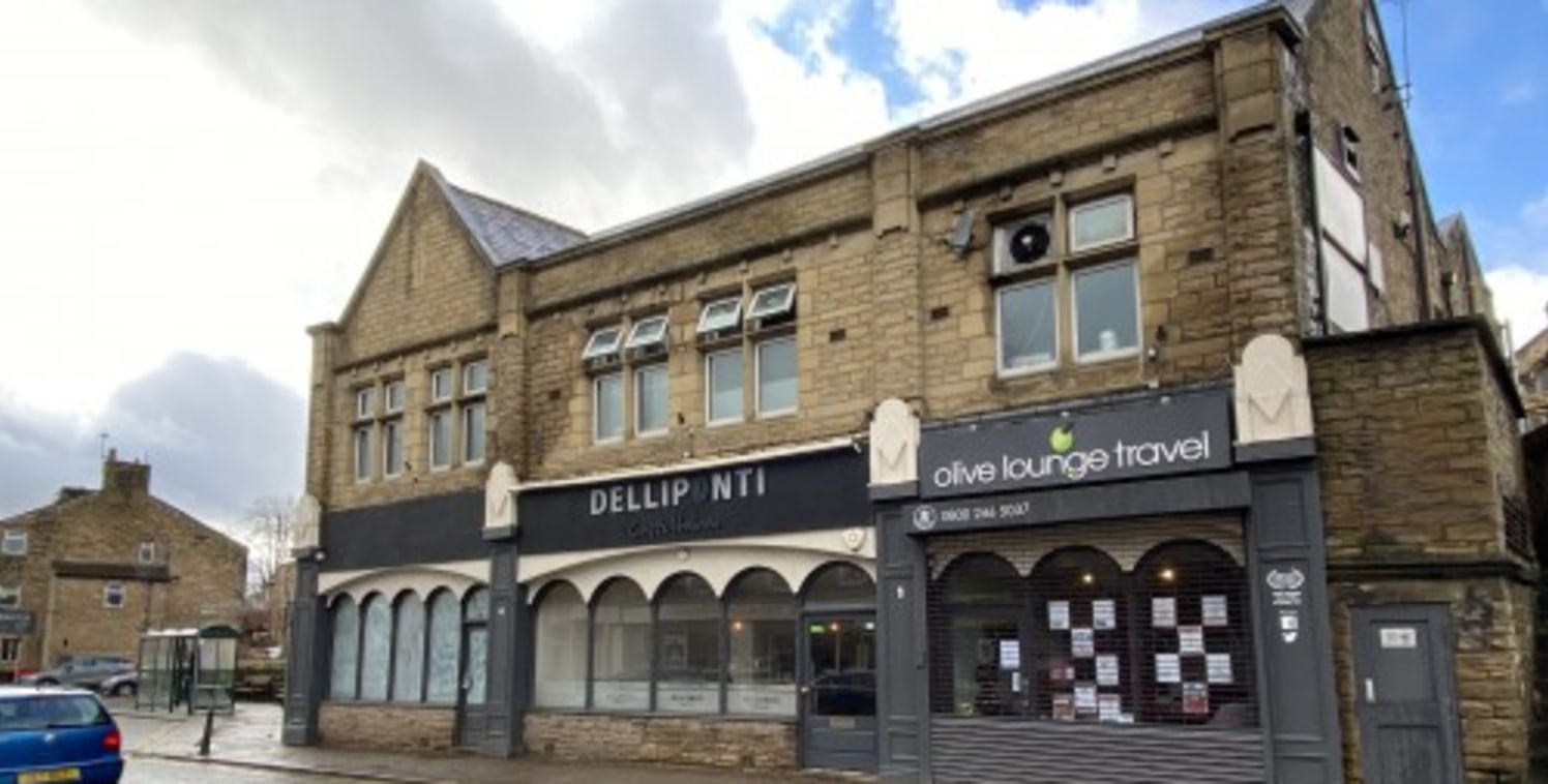 A substantial stone-built end parade retail premises in a prime main road location in the ever popular village of Barrowford.\n\nThe ground floor retail unit is located opposite The Village Pharmacy and has been occupied by an E-cigarette business bu...