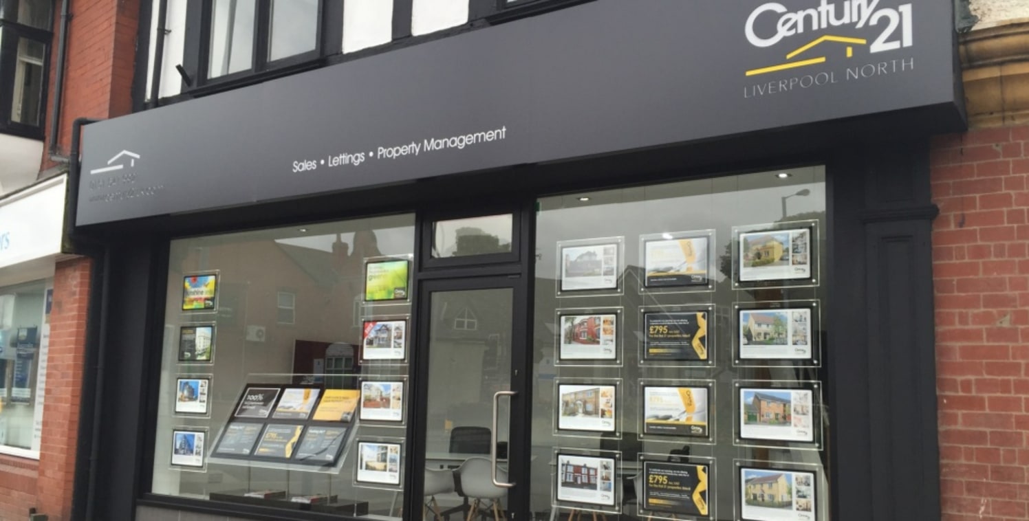 ** Franchise / Business for Sale ** Office Premises to Let **<br />The subject property is located in the centre of Crosby Village fronting Liverpool Road. Crosby is a popular shopping location with both multiple occupiers and independent retailers l...