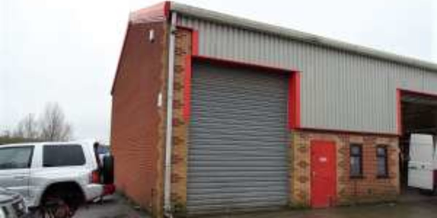 Purpose-built industrial/workshop unit of 85.9 m2/ 924 sq.ft. Additional mezzanine stores and office of 62.5 m2/ 673 sq.ft. Good proximity to arterial links A610/A38 and M1 at Junction 28....
