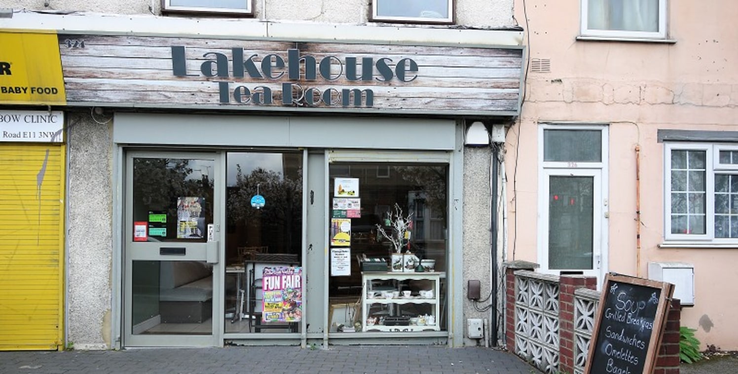 We are pleased to present to you this well established Cafe that has become available to let. Holding a A3 license this business is a great investment.