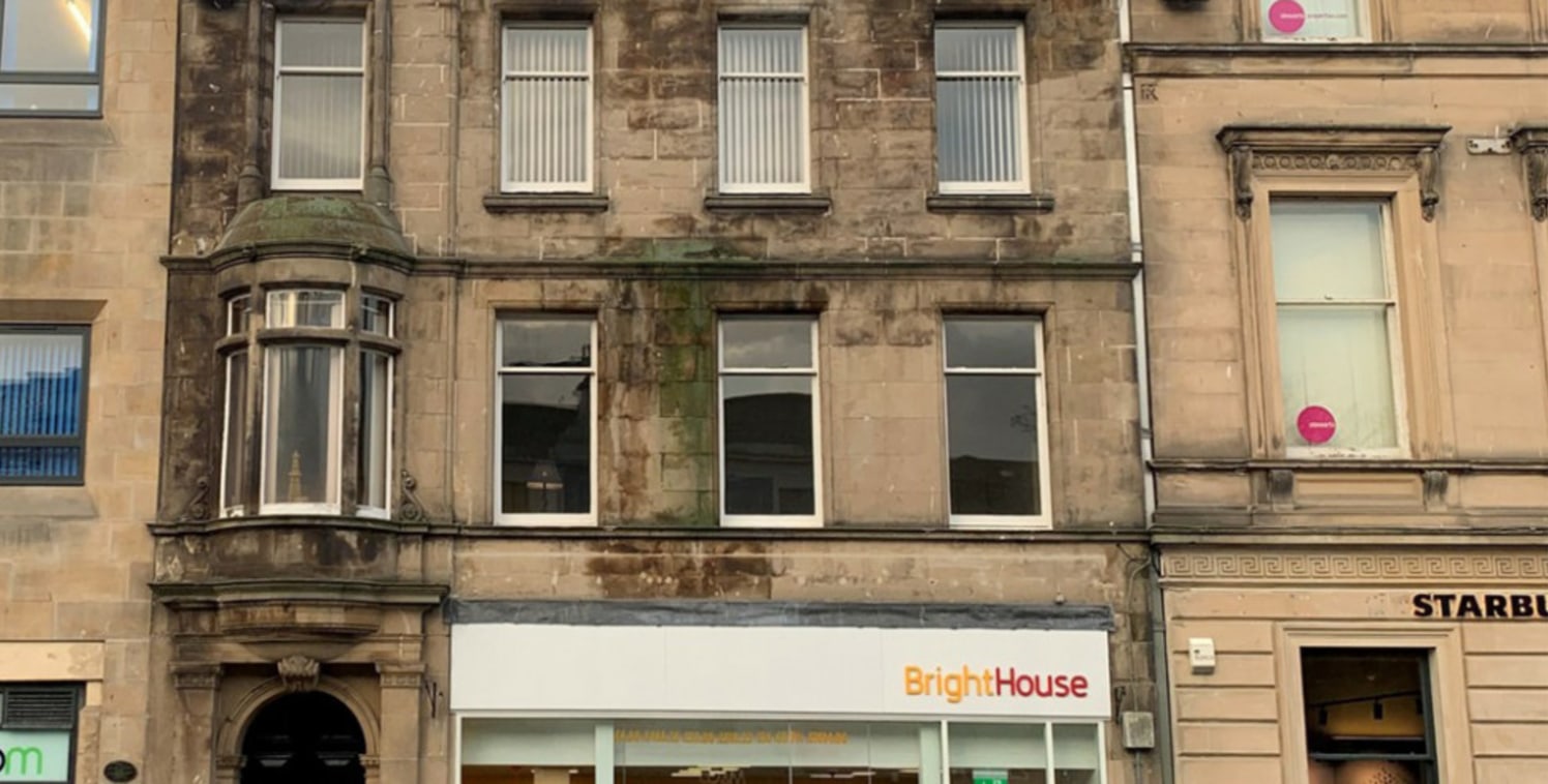 <p>The property occupies a prominent position in a prime location (retail to ground floor with offices above) in Elgin's pedestrianised shopping centre.</p>

<p>Neighbouring occupiers include Starbucks, Vodafone, Boots, Clarks and M&amp;Co. The entra...