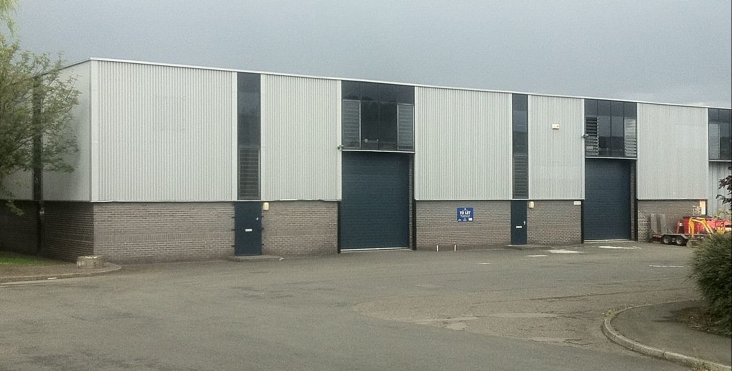 The unit benefits from D2 Assembly and Leisure consent that is not tied to the previous user.

The unit at Kingsway Trade Park is arranged as two terraces and are of steel framed construction with block/brickwork walls to dado level and steel claddin...