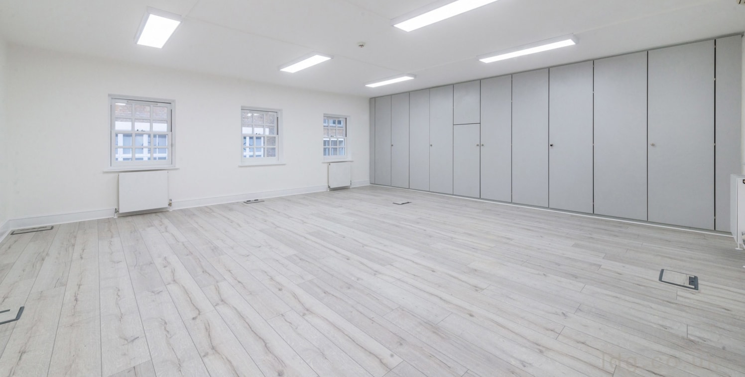 Strapline: Newly refurbished modern workspaces - Fibre connectivity - New dark wood flooring - Good ceiling height - Light from 2...