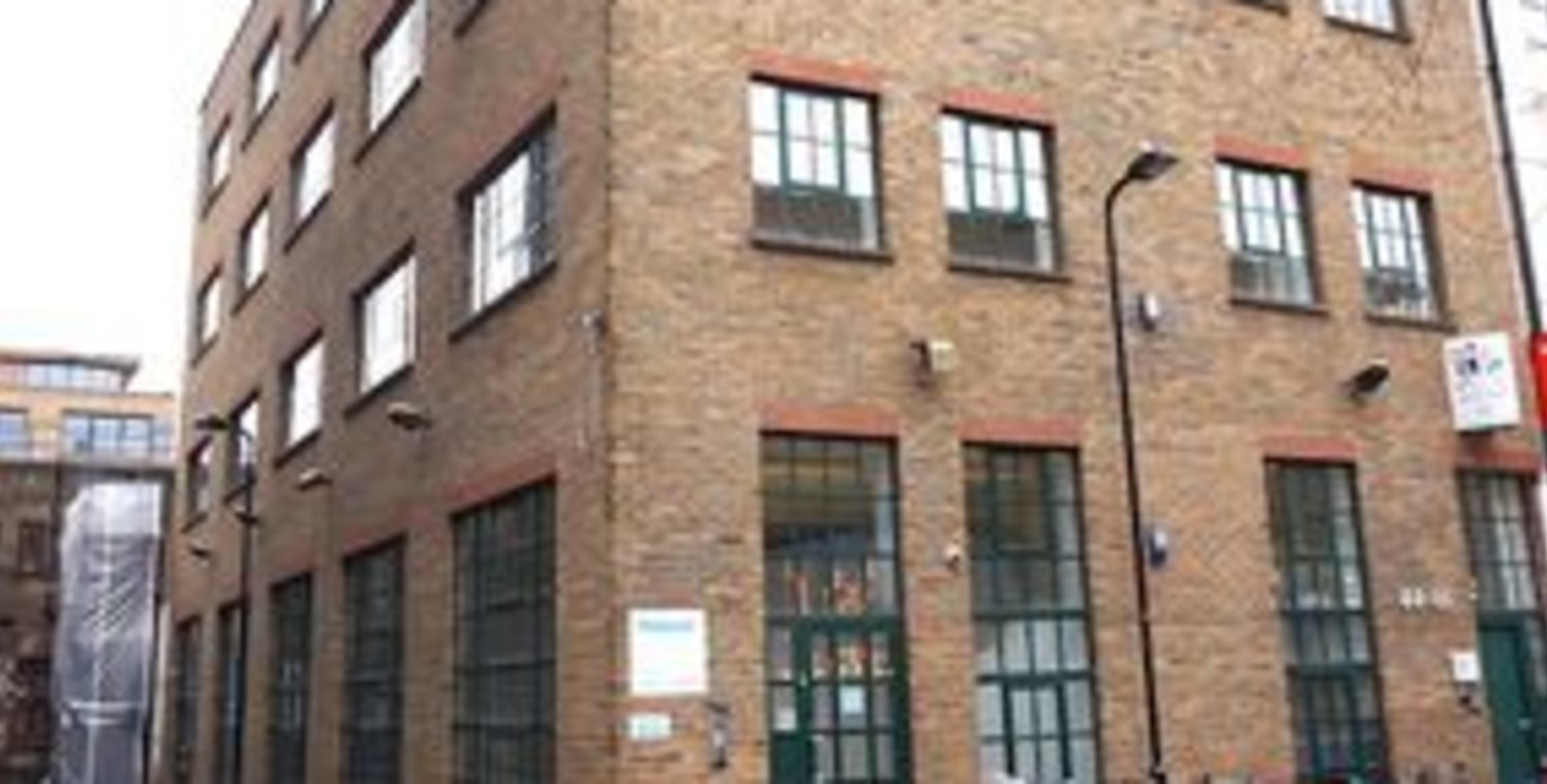 Location This office building is located on the corner of New Inn Yard and Anning Street. The property is located within Shoreditch's vibrant mixed-use area where there are many thriving business and is well served by many shops, amenities, eateries...