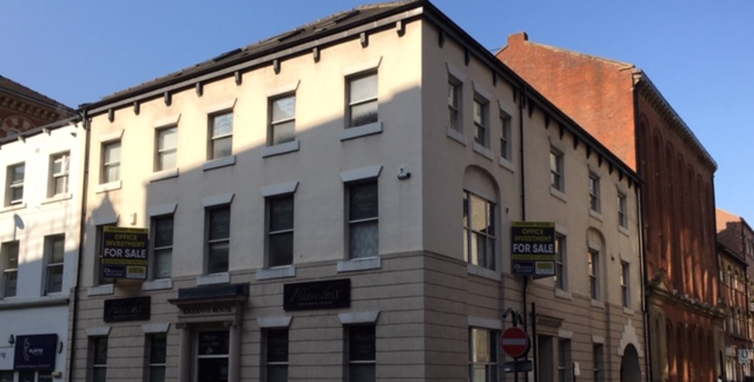 Kilkenny House is situated at the corner of King Street and York Place immediately opposite The Metropole Hotel, within the heart of the professional and business sector of Leeds City Centre.