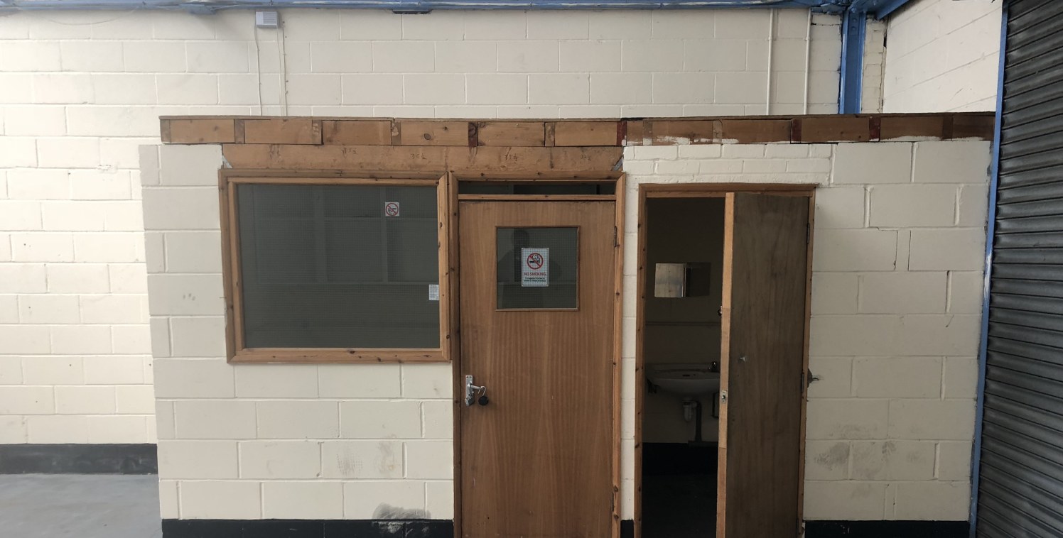 The industrial unit is located on the Argall Industrial Area on Argall Avenue, access to which is gained via Lea Bridge Road (A104). Lea Bridge Road (A104) provides access to North Circular Road (A406) at the Water Works Roundabout, linking to M11 an...