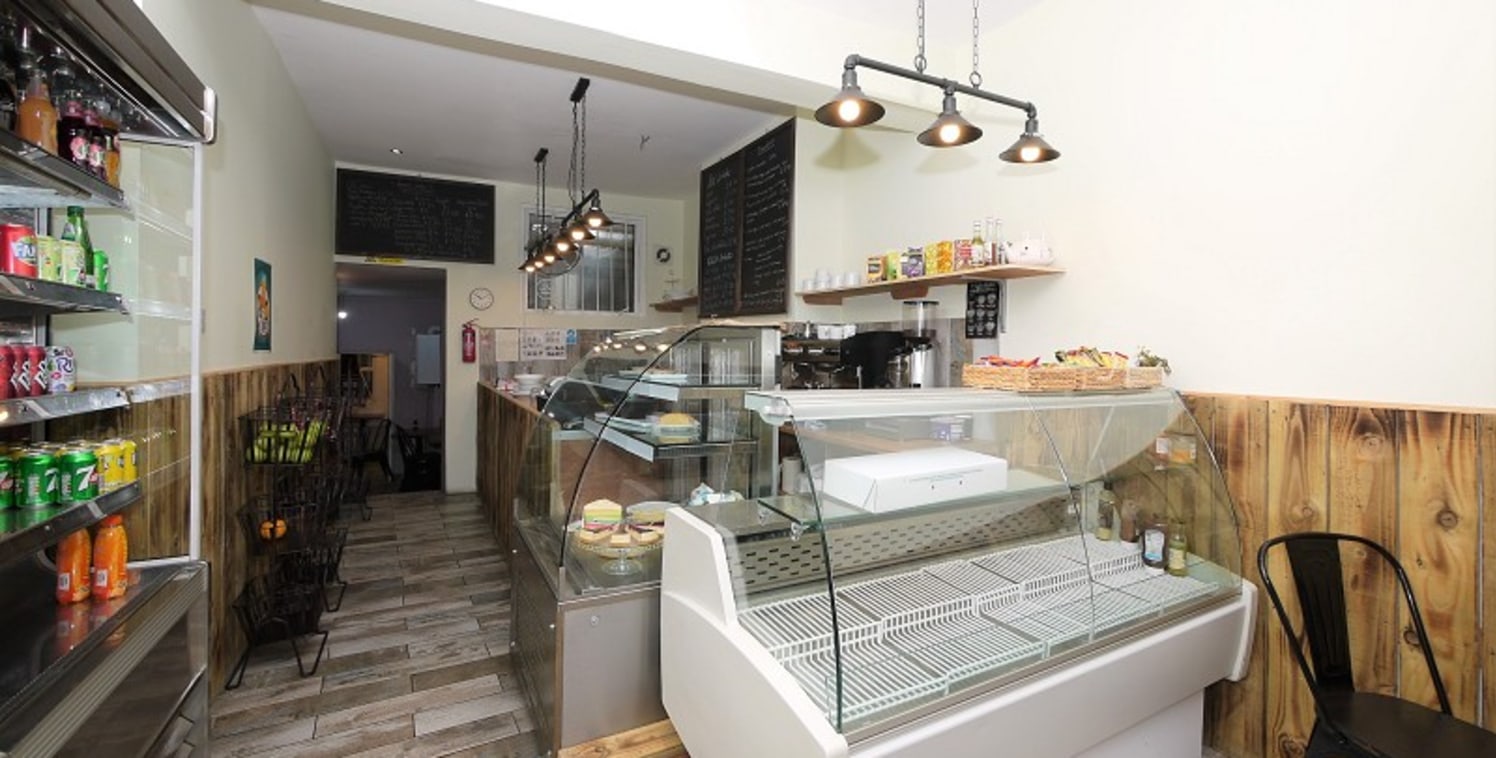 Victor Michael is pleased to present this beautiful cafe for rent. Comprising of A1 classification, this unit has plenty to offer.