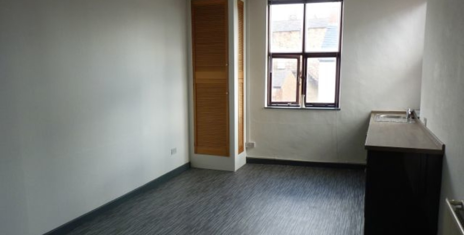 Set at the top of a prominent and historic building on the main road into Wigan Town Centre, we have available a 2000 sqft office space comprised of 740 sqft open plan, 540 sqft office and 385 sqft director's office.\n\nDrapers Building hosts infamou...