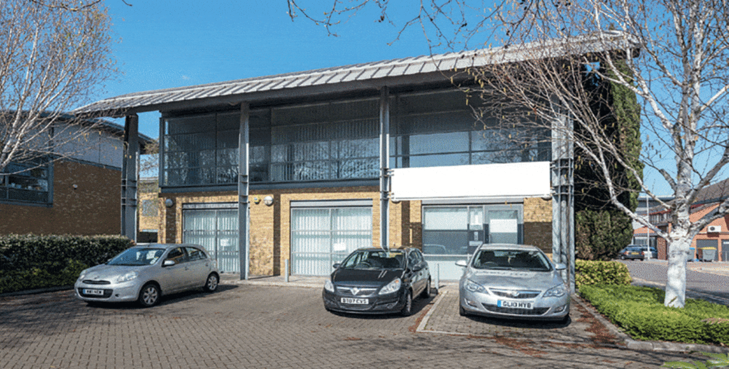 The office is situated on the established well-managed Slough Trading Estate which is less than 2 miles from J6 & J7 of M4 providing excellent access to the M25, wider motorway network and Heathrow Airport. Two mainline railway stations are within 3...