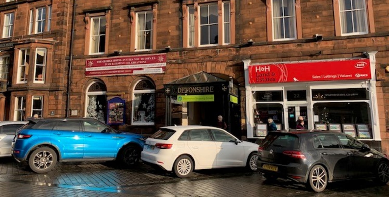 The units are situated at ground floor level within the popular and attractive Devonshire Arcade. The arcade offers a vibrant mix of retailers and leisure operators and benefits from high pedestrian footfall. The units are available with immediate ef...